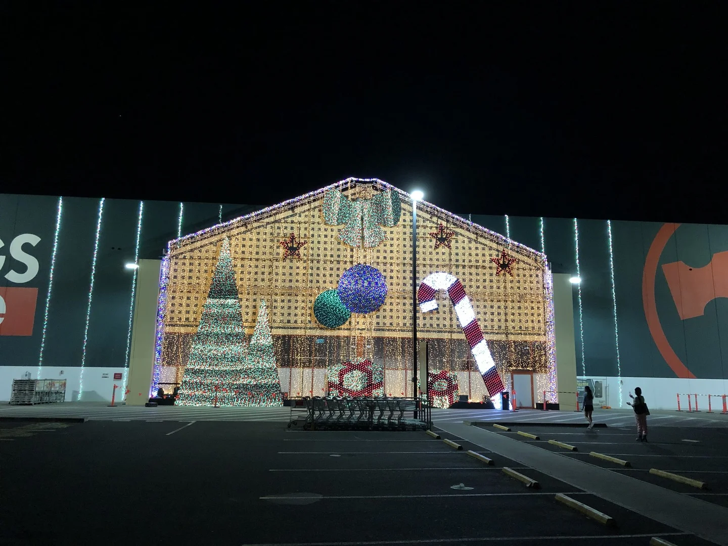 Bunnings Christmas brand outdoor light installation, December
